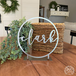 anderson name sign on table