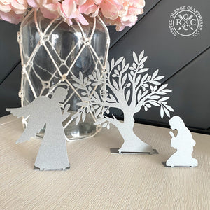 Angel, Mary, and tree on mantle