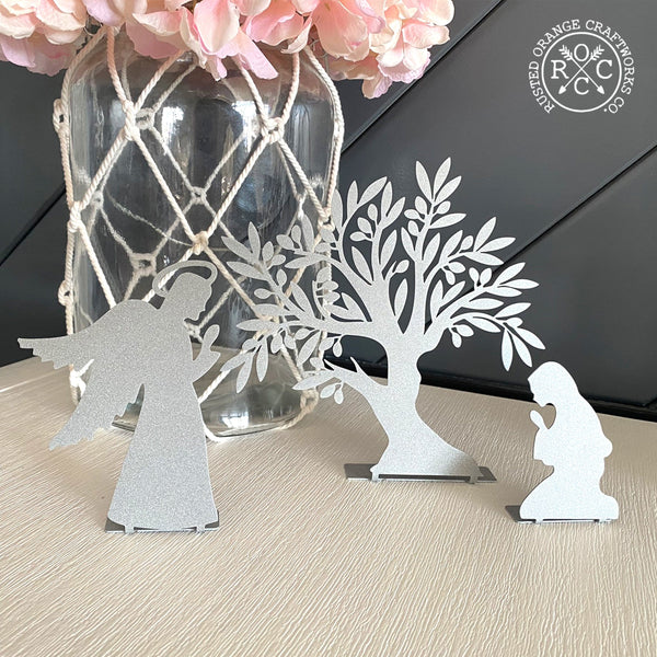 Angel, Mary, and tree on mantle