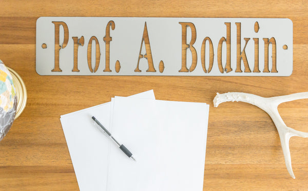 place plaque on desk